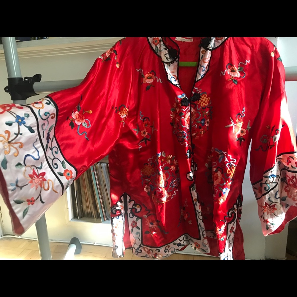 Beautiful Chinese silk embroidered short jacket